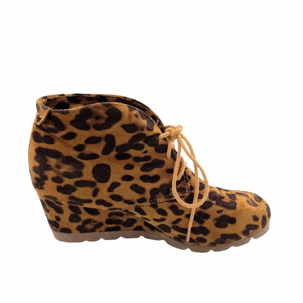 Bella Marie Girls Leopard Print Lace Up Wedge Heel Boot Size 5.5